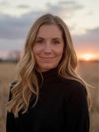 What time do trainees go to bed during BMT at JBSA Lackland?