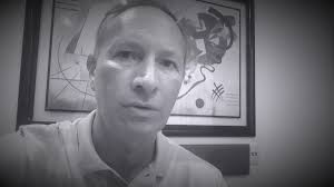 Tratar enxaqueca só com remédios não basta.