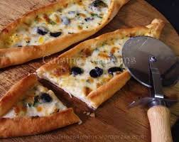 Peynirli Pide Pizza Turque Aux Fromages Recettes De Cuisine Pizza Turque Cuisine Turque