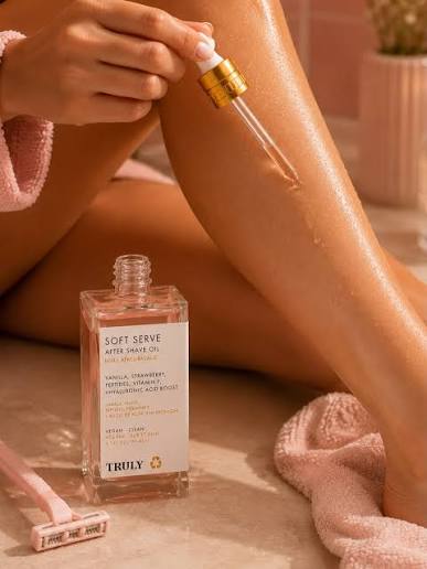 💖Truly Soft Serve After Shave Oil 90mL🌸💫 Este aceite ultra ligero está  diseñado para calmar, hidratar y suavizar la piel después del afeitado.  Gracias a su mezcla de ingredientes naturales como jojoba