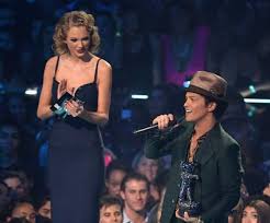 Just the way you are. Sadarkah Anda Bahwa Tinggi Badan Para Selebriti Itu Sangat Bervariasi Womantalk