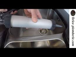 Vous garantir le bon achat, on y travaille tous les jours. Comment Faire Un Joint Plan De Travail Cuisine Tuto Video Joint Cuisine Brico Plomberie Com Youtube