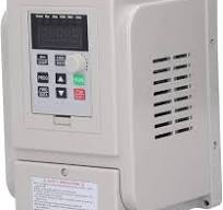 Variador de frecuencia variable, 110V AC 50/60Hz 1500W VFD Convertidor de  frecuencia para control de velocidad del motor, entrada monofásica y salida  ...