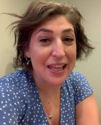 Mayim bialik is the second woman to guest host jeopardy! since alex trebek's death. Mayim Bialik Call Me Kat Premiering In 2021 Facebook