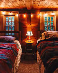 The New England Guide To Leaf Peeping Classy Girls Wear Pearls Log Cabin Bedrooms Cabin Bedroom Log Cabin Bedroom Ideas