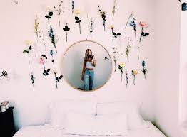 Many dream experts believe that a flower dream's meaning depends upon the type of flower in the dream. Vsco Relatableteenvsco Dorm Room Decor Dorm Room Inspiration Cute Room Decor