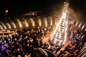 Consumer fireworks can be used with a variety of tools. çœŸç›¸ä¸Žå¸¸è¯† å†·çƒŸèŠ±ä¸å†· è¿˜å¾ˆå±é™© å†·å…‰