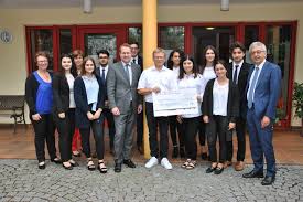 The percentage of organic search referrals to this site that come from this keyword. Auszubildende Der Augusta Bank Eg Raiffeisen Volksbank Spenden 2 500 Euro Was Einer Alleine Nicht Schafft Das Schaffen Viele Diese Uberzeugung Der Grundungsvater Friedrich Wilhelm Raiffeisen Und Hermann Schulze Delitzsch Teilen