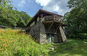 Shenandoah skyland resort was founded in 1888 and is named after its elevation overlooking shenandoah valley near the highest point on the famous skyline drive. Skyland Resort Wikipedia