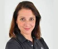 Eğitimini milano güzel sanatlar akademisi heykel bölümü'nde tamamlamıştır. Elif Sonmez Kimdir Guncel Biyografi Sitesi Kimdir Tv