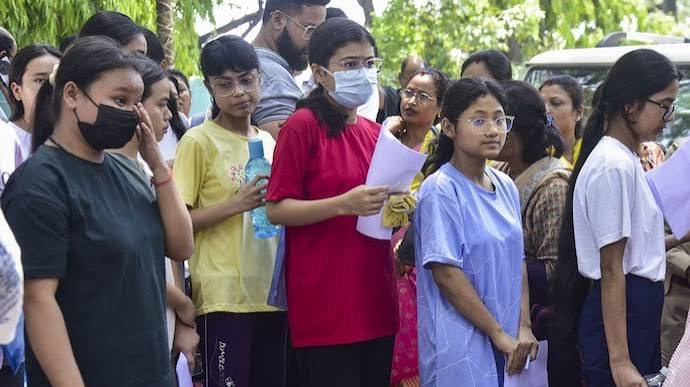 नीट (यूजी)  परीक्षार्थ्यांची होणार वैद्यकीय तपासणीब्लूटूथ, इलेक्ट्रॉनिक उपकरणांवर प्रशासनाचे कडक लक्ष