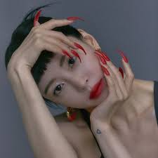 SPOTVNEWS:한예슬, '♥10살 연하 남친'도 놀랄 뷰티화보…손톱에 뭘 붙인거야