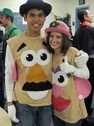 I can't belive it's almost halloween !!! Mr Potato Head Costume Diy Mr Mrs Potato Head Costumes Love This Idea For Diy Costume Toy Story Kostum Halloween Kinderkostume Paarkostume Halloween