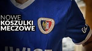 Diese seite enthält eine komplette übersicht aller absolvierten und bereits terminierten spiele sowie die saisonbilanz des vereins piast gliwice in der saison 19/20. Koszulki Piasta Na Sezon 2018 19 Newsy Piast Gliwice S A Oficjalna Strona Mistrza Polski 2018 19