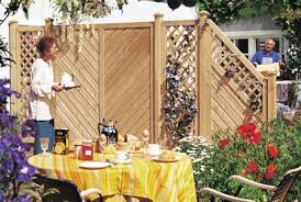 Ein sichtschutzzaun aus holz sichert deine privatsphäre im garten und ist auch optisch eine bereicherung. Sichtschutz Zaun Gunstig Selber Bauen