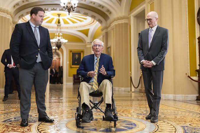 Mitch McConnell Returns to US Senate for First Time Since June - Bloomberg