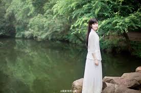 Image result for tranh vẽ thiếu nữ