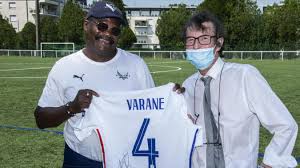 May 31, 2021 · racing jugará la semifinal ante boca, el lunes desde las 15:00 en san juan, con televisación en vivo de fox sports premium. Le Maire De Cambrai Est Venu Apporter Son Soutien Au Stage Raphael Varane