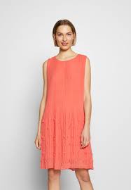 Kann man ein hochzeitskleid eigentlich auch günstig online kaufen? Riani Plisse Dresses Cocktailkleid Festliches Kleid Sundowner Pink Zalando De