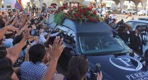 Jan 01, 2021 · sometimes, family and friends are unable to travel for a funeral. Miles De Personas Se Despiden De Juan Gabriel Y Le Rinden Homenaje En Juarez Fotos Y Video