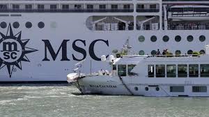 Out Of Control Cruise Ship Crashes Into Boat In Venice 4 Tourists Injured Watch World News