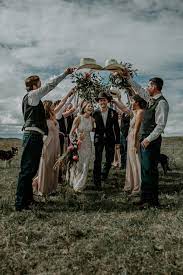 Grand Exits Wedding Tips Westernweddingmagazine Com Country Wedding Pictures Country Wedding Photos Country Theme Wedding