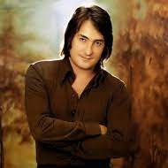 Serã¡s como una luz que alumbre en mi camino me voy pero te juro que maã±ana volverã©. Letra Un Beso Y Una Flor Nino Bravo