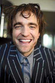 Robert douglas thomas pattinson was born may 13, 1986 in london, england, to richard pattinson, a car dealer importing vintage cars, and clare pattinson (née charlton), who worked as a booker at a. Robert Pattinson In Quarantane So Irre Ist Sein Foto Shooting Fur Gq Gq Germany