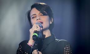 She knows (hi yoda'at) ninet tayeb. × ×™× ×˜ ×˜×™×™×'