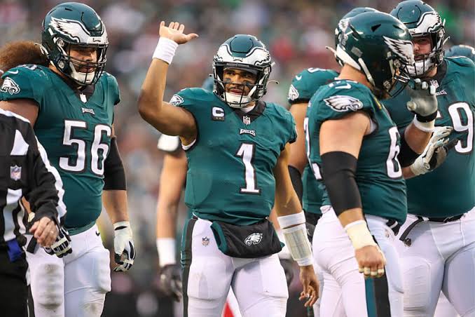 10 of 11 Eagles offensive starters were drafted by them, while the Chiefs  defense has nine drafted players | Marca