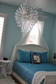 Mom On A Mission A Princess S Frozen Ice Castle Room Frozen Bedroom Frozen Bedroom Decor Room