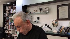 Gracia es favor inmerecido, algo que nunca podrás pagar con tu esfuerzo  humano. Si tú haces cosas para agradar a Dios y piensas que por ellas te  salvas, ya no estás en