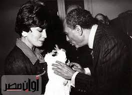 من جانبها، نعت انتصار السيسي قرينة الرئيس المصري جيهان السادات، وقالت إنها كانت نموذجاً للمرأة المثالية الوطنية، التى ضحت براحتها من أجل بلدها، فقد شهدت أصعب الفترات وأقساها. Kpxd47srnvrcim