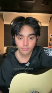 bat kase kayo panay request yan tuloy panay kanta na ang olbap HAHAHAH...