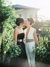 Doppelte Weiblichkeit Hochzeitsidee In Schwarz Weiss Lesbische Hochzeit Regenbogenhochzeit Hochzeit