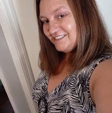 How can a single mom find a job and stay positive during a difficult time?