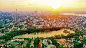 Hồ Gươm buổi sáng sớm với người dân tập thể dục