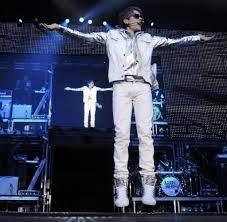 Wer selbst mal auf der bühne gestanden hat, kann das nachvollziehen. Konzert Justin Bieber Und Die Brennenden Haare Seiner Mama Welt