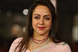 Hema Malini का OTT प्लेटफॉर्म पर बड़ा बयान, बोलीं फिल्मों में अश्लीलता  परोसी जा रही है | Pornography is being served in movies coming on O  platform: Hema Malini | Patrika News