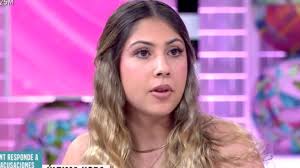 Alejandra, hija de Martín Pareja-Obregón, reaparece en medio de la batalla  legal con su padre: "