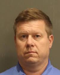 Tennessee roofer turns himself in to face fraud charges