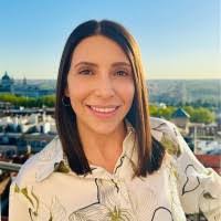 Sarah Carrell's Instagram, Twitter & Facebook