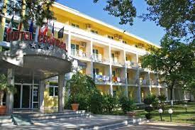 Grand hotel astoria, the former hotel patria, is located in the centre of mamaia, 500 metres from the casino and 50 metres from the sandy beach, and. Foto Hotel Central 3 Mamaia 1 Mamaia47 Jpg Poze Litoralulromanesc Ro