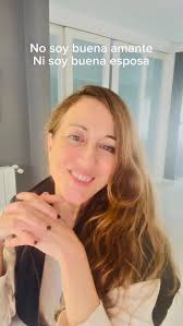 Cuando escribí Idiota pensaba que solo si encajaba en las expectativas que  tenían los demás sobre mí me querrían. Y lo cierto es que yo…”No soy buena  amante, ni soy buena esposa, no soy una flor, ni ...