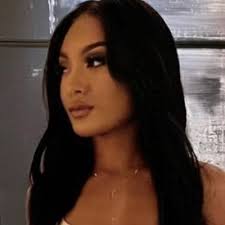 Keyona Moore (@simply_kmoe)