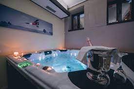 Imagine taking that to a whole new level in a private jacuzzi that'll bubble your worries away, and recharge you for the week ahead. Oferta Spa La Predeal Hotel Bulevard