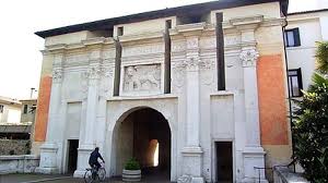 Realizziamo 17 riviste e numerosi libri ogni mese, frutto delle conoscenze e degli studi di esperti nelle materie che vengono trattate. La Casa Editrice Santi Quaranta Compie Trent Anni Grande Festa In Citta