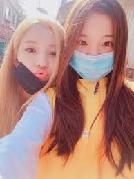 Kpop gidle idle g idle minnie song yuqi seo soojin jeon soyeon yeh shuhua cho miyeon yuqi miyeon shuhua soojin soyeon. Seo Soojin Gidle And Song Yuqi Image 6531533 On Favim Com