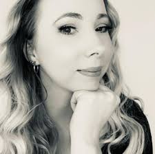 Samantha Holt Author