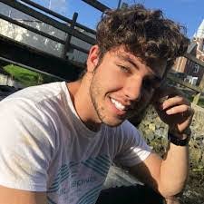 Christy Gragg's Instagram, Twitter & Facebook